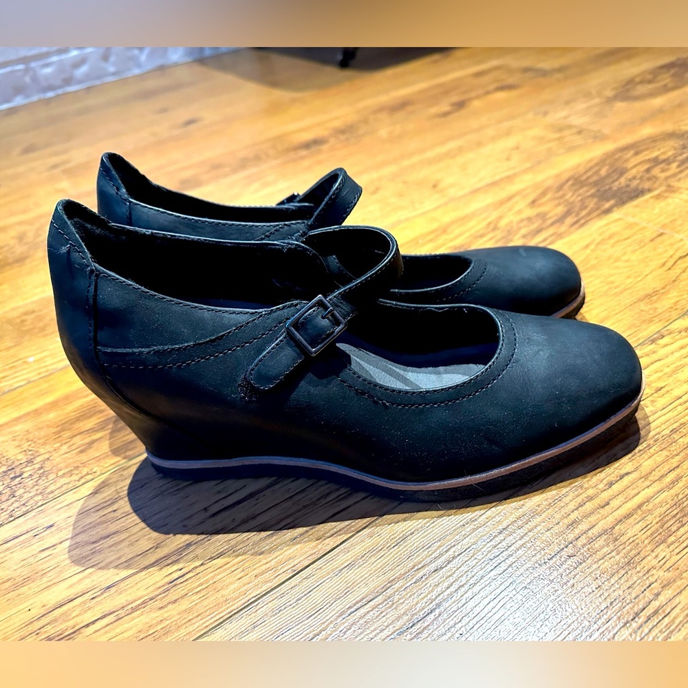 Earth wedge Black Mary Jane